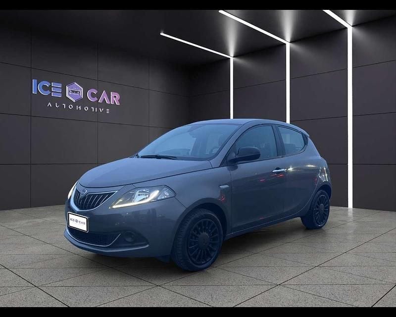 Usata Lancia Ypsilon Silver 69 CV (50 kW) 2023 Grigio Utilitaria