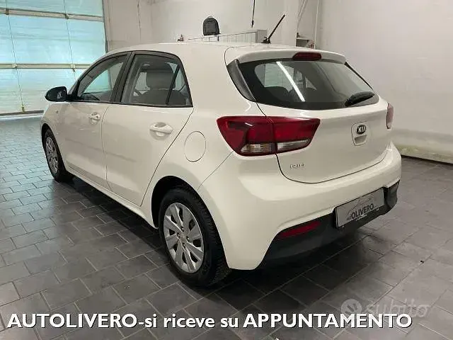 Usata Kia Rio Active 84 CV (61 kW) 2018 Bianco Berlina