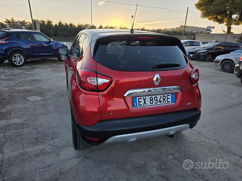 Usata Renault Captur Intens 90 CV (66 kW) 2015 Rosso SUV