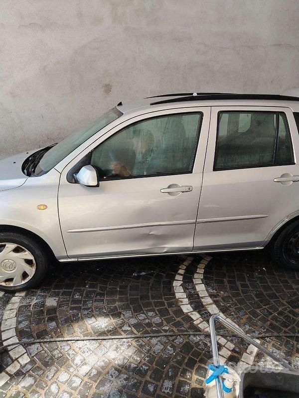 Usata Mazda 2 75 CV (55 kW) 2004 Grigio Utilitaria