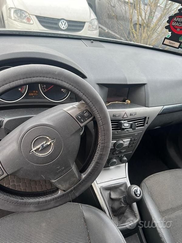 Usata Opel Astra 110 CV (80 kW) 2006 Grigio Station wagon