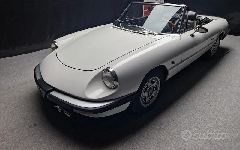 Begagnad Alfa Romeo Spider 125 HK (91 kW) 1987 Cab
