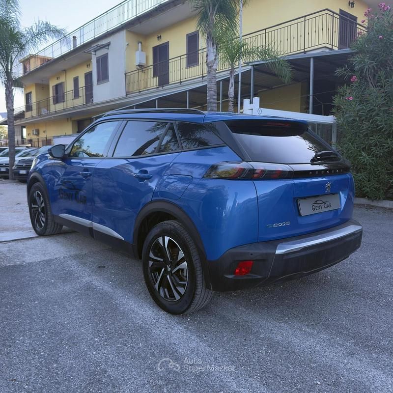 Usata Peugeot e-2008 Allure 56 kW (77 CV) 2021 Blu SUV