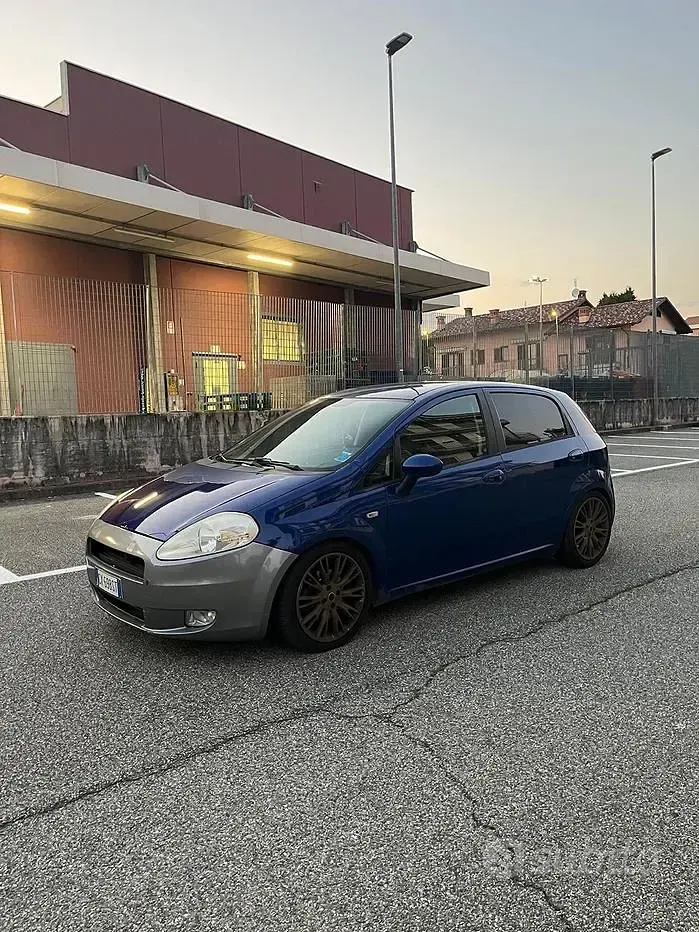 Usata Fiat Punto 90 CV (66 kW) 2005 Blu Utilitaria