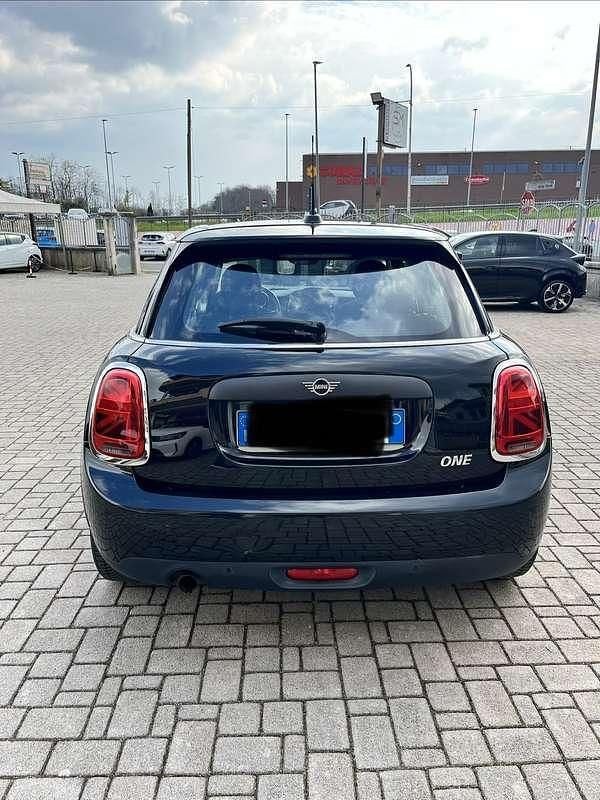 Usata Mini ONE 102 CV (75 kW) 2021 Nero Utilitaria