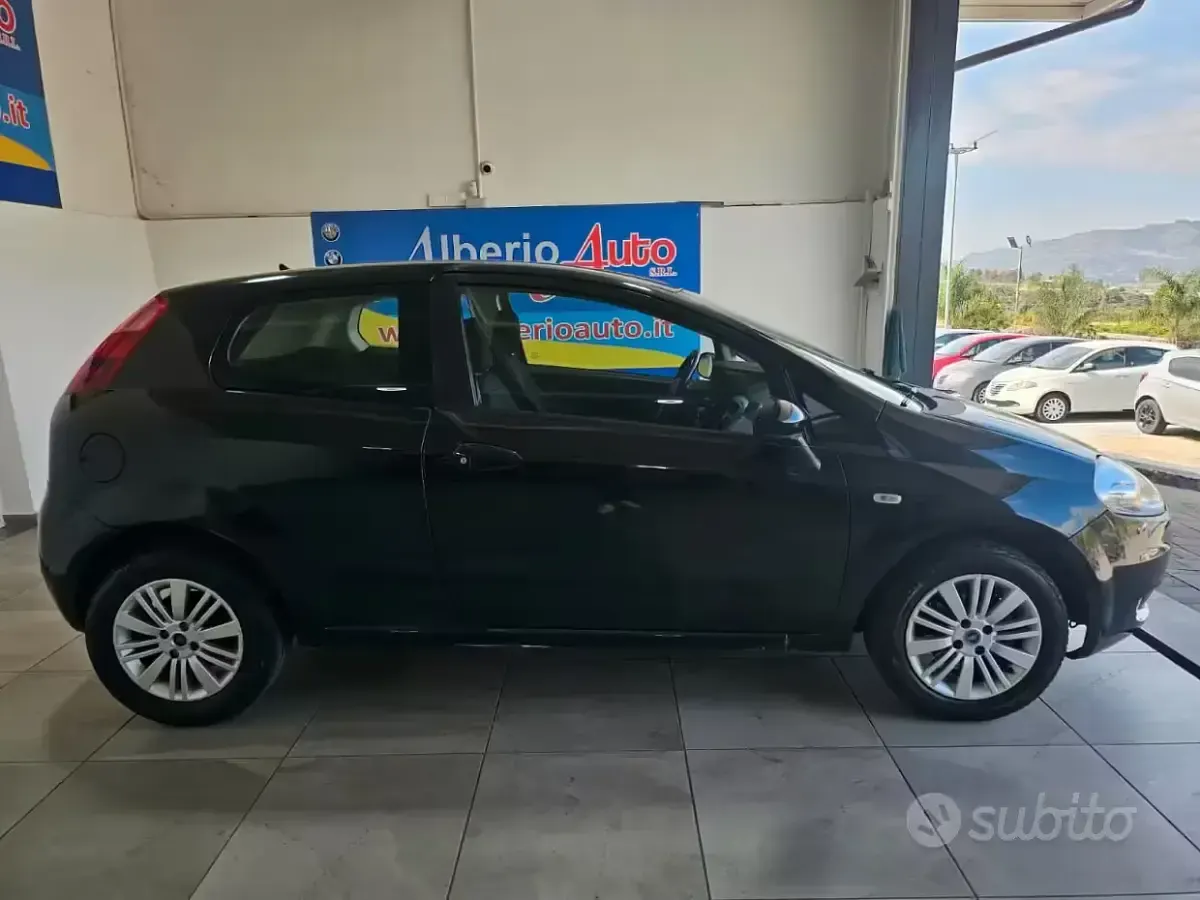 Usata Fiat Grande Punto 75 CV (55 kW) 2006 Nero Utilitaria