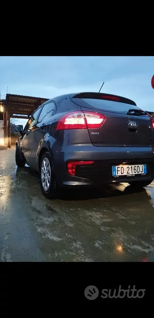 Usata Kia Rio 85 CV (62 kW) 2015 Grigio Berlina