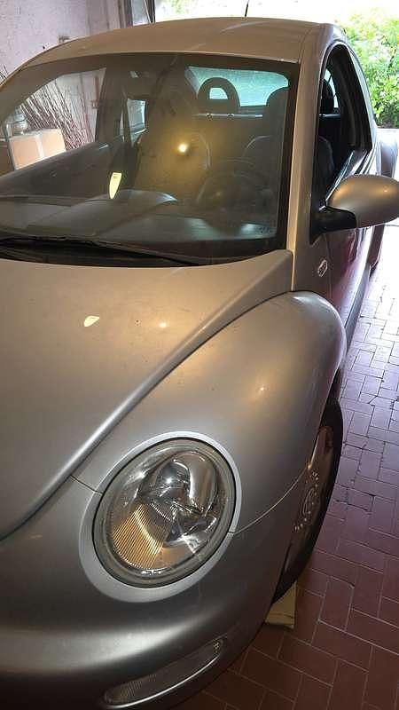 Usata VW New Beetle 101 CV (74 kW) 2002 Argento Utilitaria
