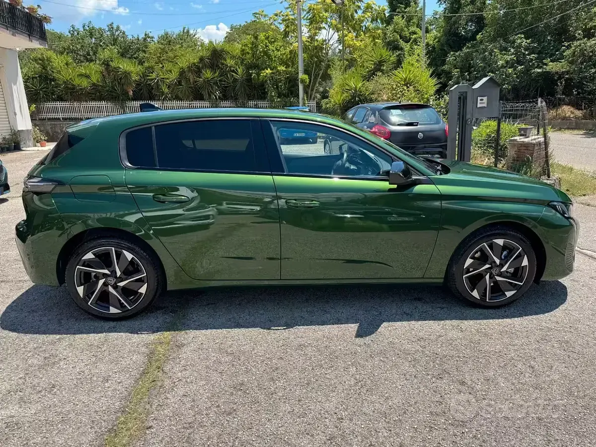 Usata Peugeot 308 Allure 131 CV (96 kW) 2024 Verde olivine Berlina