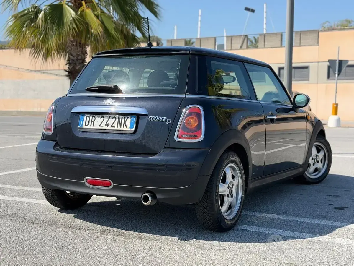 Usata Mini Cooper D 109 CV (80 kW) 2009 Nero Utilitaria
