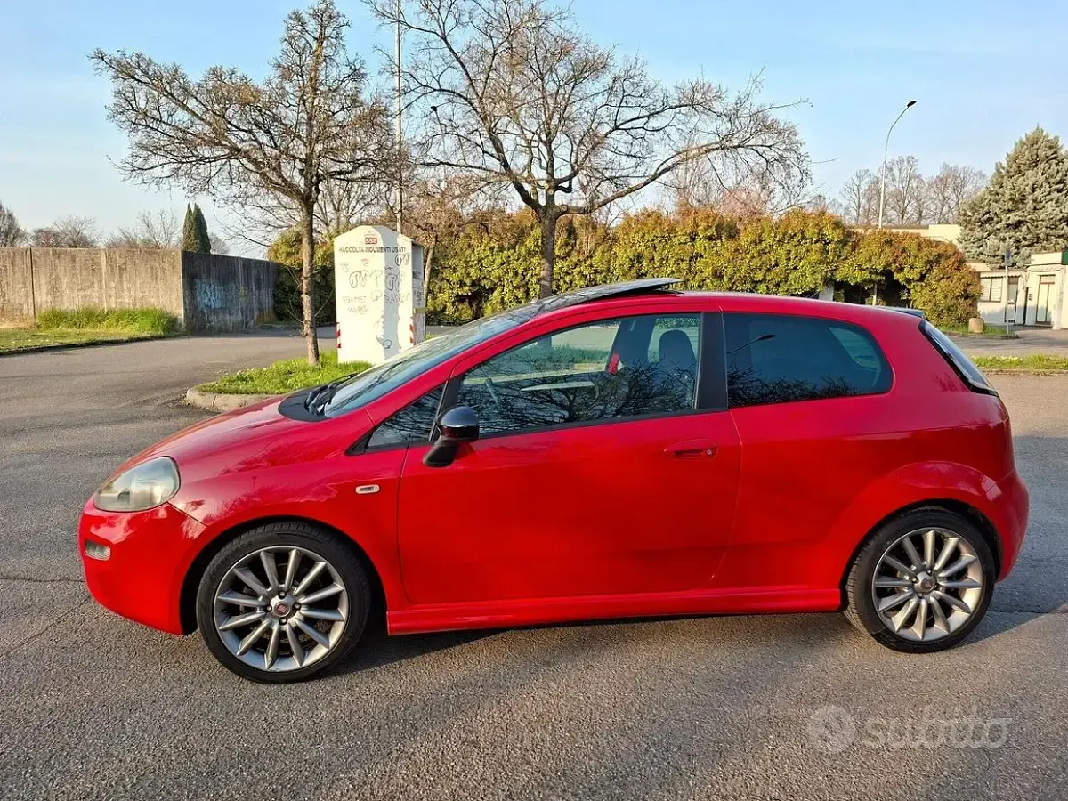 Usata Fiat Punto 135 CV (99 kW) 2012 Rosso Utilitaria