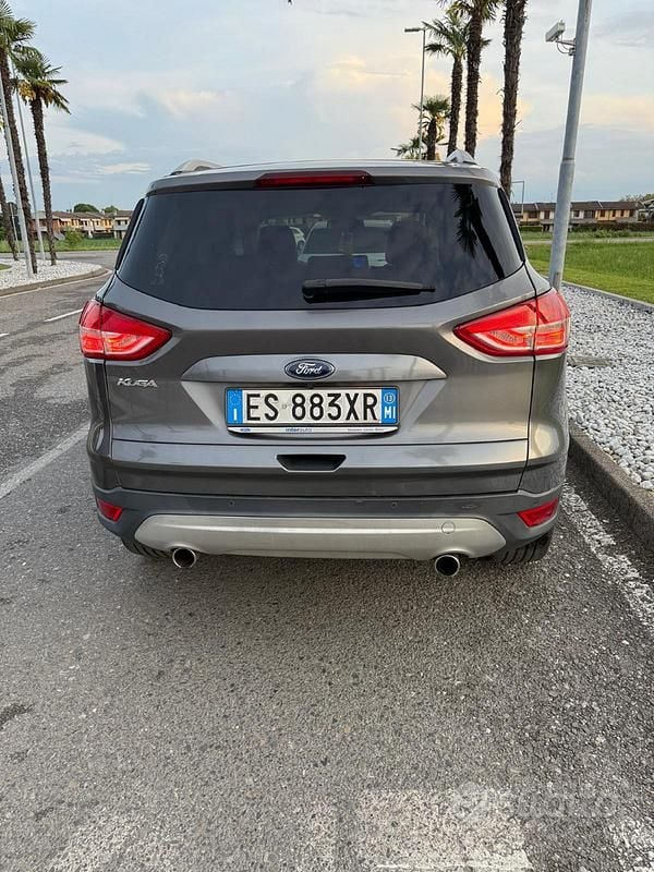 Usata Ford Kuga 140 CV (102 kW) 2013 Marrone SUV