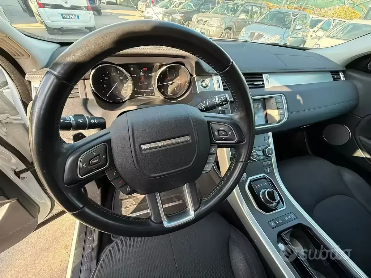Usata Land Rover Range Rover evoque 150 CV (110 kW) 2019 Bianco tetto nero SUV
