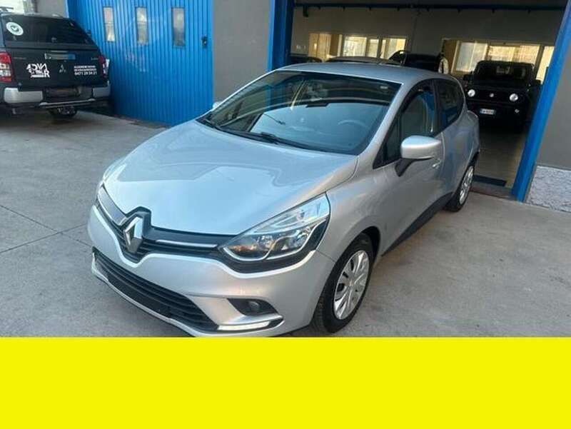 Bianco Usata 2018 Renault Clio IV Business Tre volumi | 9600 € (Buon prezzo) - Immagine 1/4
