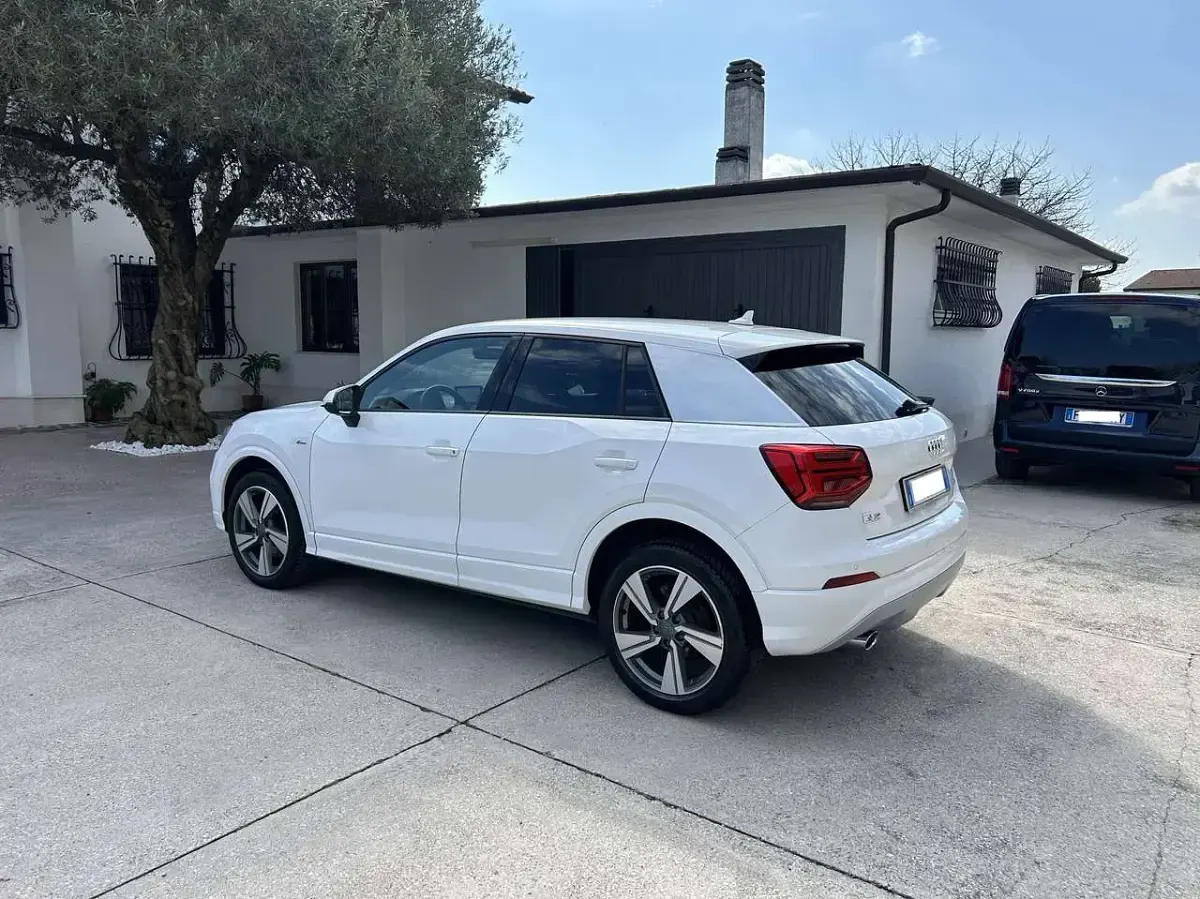 Usata Audi Q2 Design 116 CV (85 kW) 2016 Bianco SUV