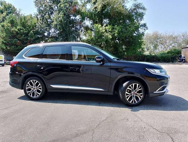 Usata Mitsubishi Outlander Instyle 150 CV (110 kW) 2015 SUV