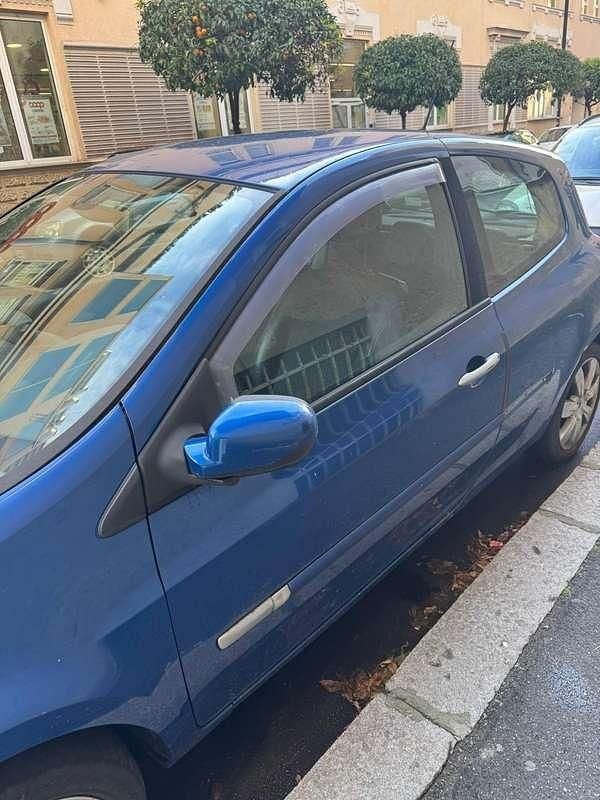 Usata Renault Clio II Privilege 98 CV (72 kW) 2010 Berlina