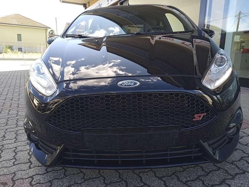 Usata Ford Fiesta Sport 182 CV (133 kW) 2016 Nero Utilitaria