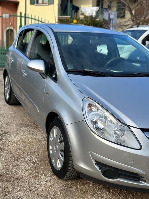 Usata Opel Corsa Enjoy 80 CV (58 kW) 2007 Argento Berlina