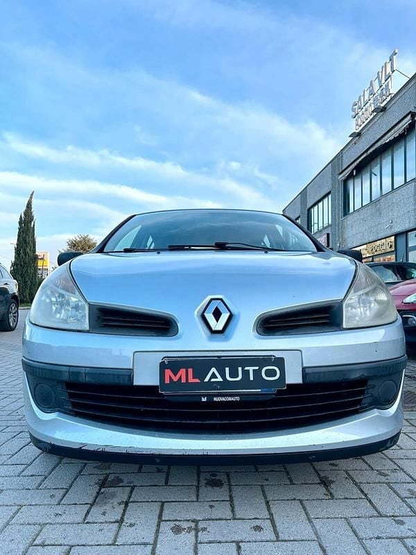 Usata Renault Clio II Dynamique 75 CV (55 kW) 2008 Grigio Berlina