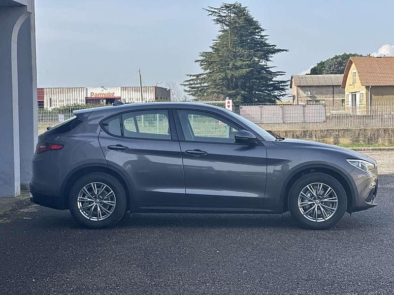 Usata Alfa Romeo Stelvio Sprint 190 CV (139 kW) 2021 Grigio canna di fucile SUV