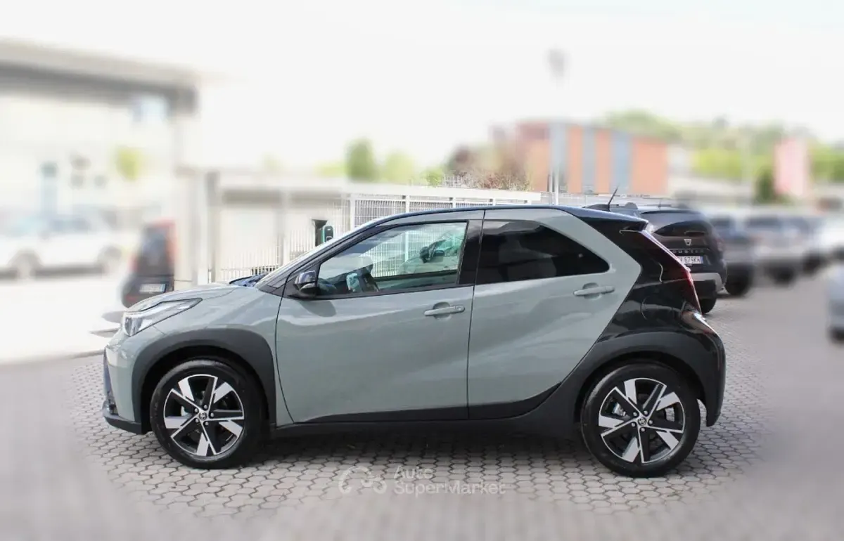 Nuova Toyota Aygo X 116 CV (85 kW) 2026 Verde SUV