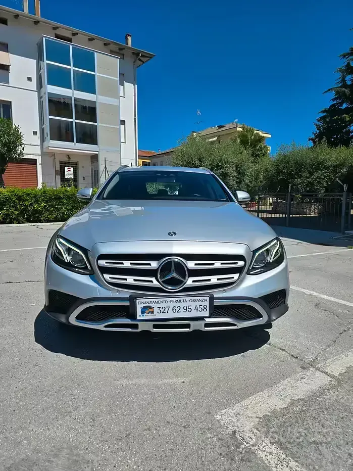 Usata Mercedes E220 Premium 194 CV (142 kW) 2017 Grigio Station wagon
