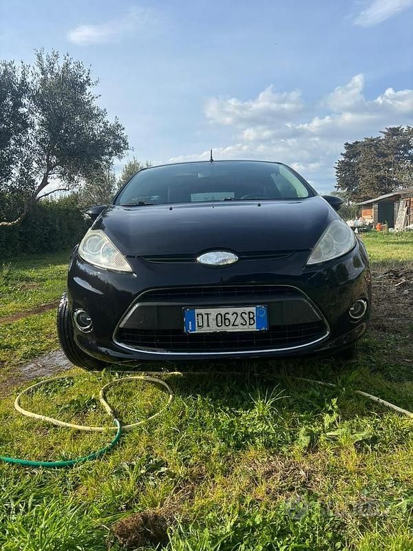 Usata Ford Fiesta 68 CV (50 kW) 2008 Nero Utilitaria