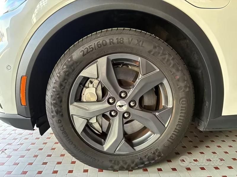 Usata Ford Mustang Mach-E 197 kW (269 CV) 2023 Bianco SUV