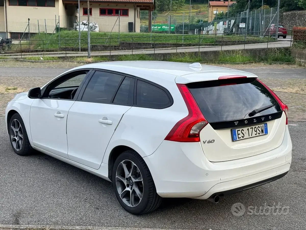 Usata Volvo V60 115 CV (84 kW) 2013 Bianco Station wagon