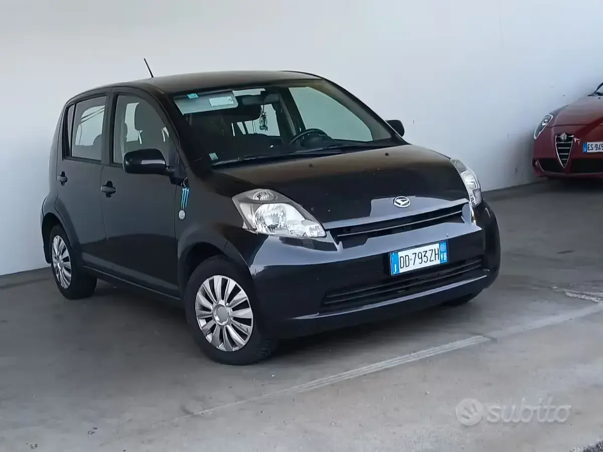 Usata Daihatsu Sirion 87 CV (63 kW) 2006 Nero Utilitaria