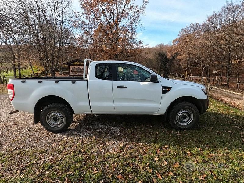 Bianco Usata 2015 Ford Ranger Pick-up | 18.000 € (Buon prezzo) - Immagine 1/4