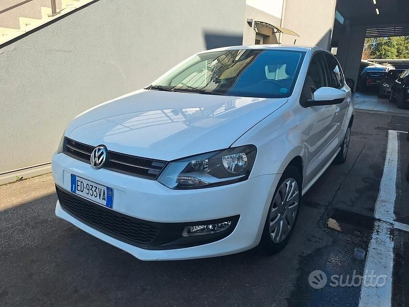 Bianco Usata 2010 VW Polo Comfortline Tre volumi | 4500 € (Buon prezzo) - Immagine 1/4