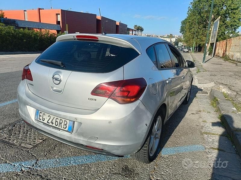 Usata Opel Astra 2011 Grigio Berlina