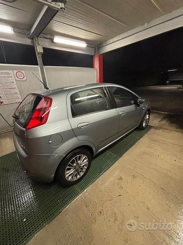 Usata Fiat Punto 90 CV (66 kW) 2007 Grigio Utilitaria