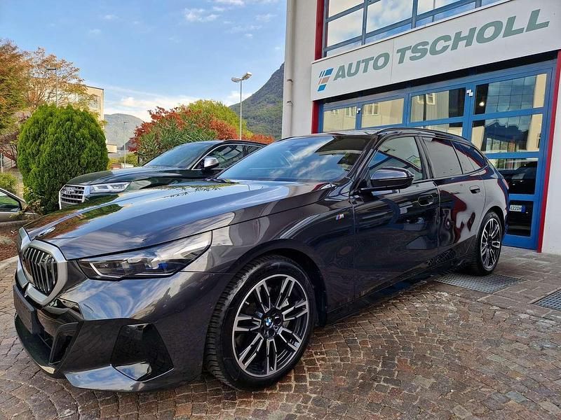Sophistograu brillanteffekt Usata 2024 BMW 540 M Sport Station wagon | 69.900 € - Immagine 1/4