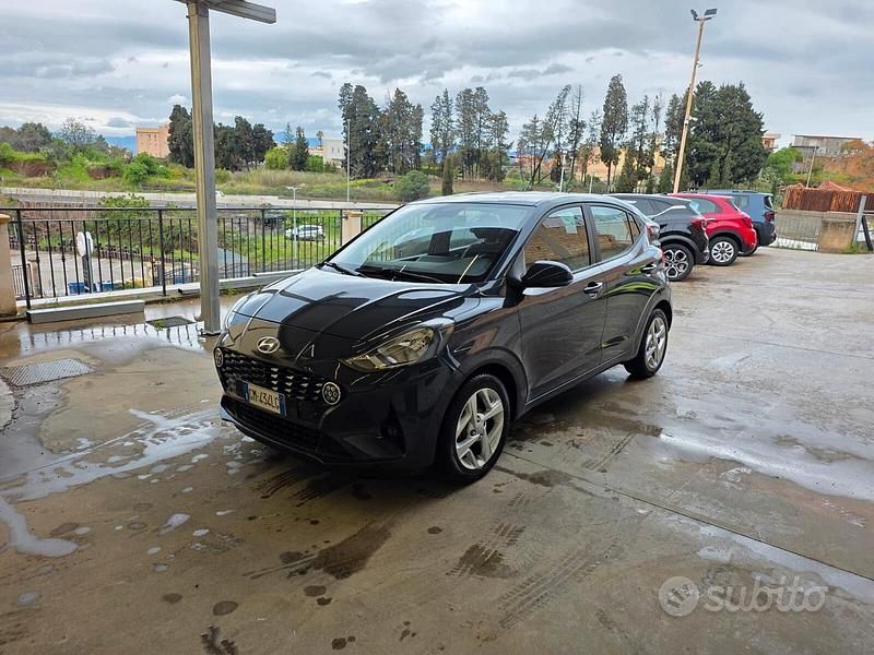 Usata Hyundai i10 66 CV (48 kW) 2022 Blu Utilitaria