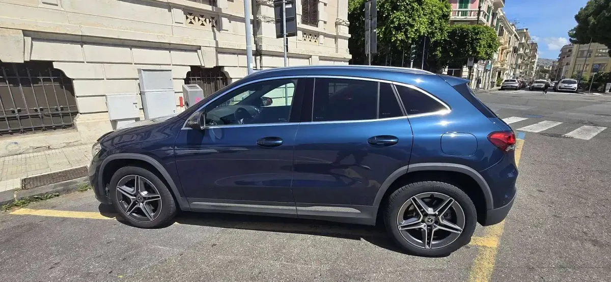 Usata Mercedes GLA250 Premium 160 CV (117 kW) 2023 Blu/azzurro SUV