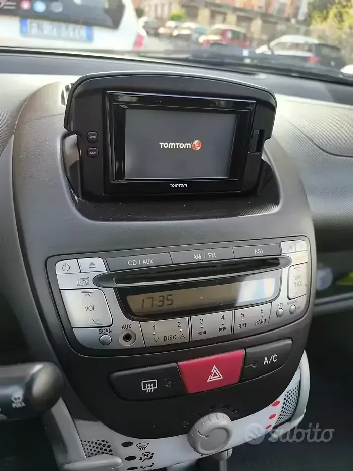 Usata Toyota Aygo 68 CV (50 kW) 2011 Nero Utilitaria