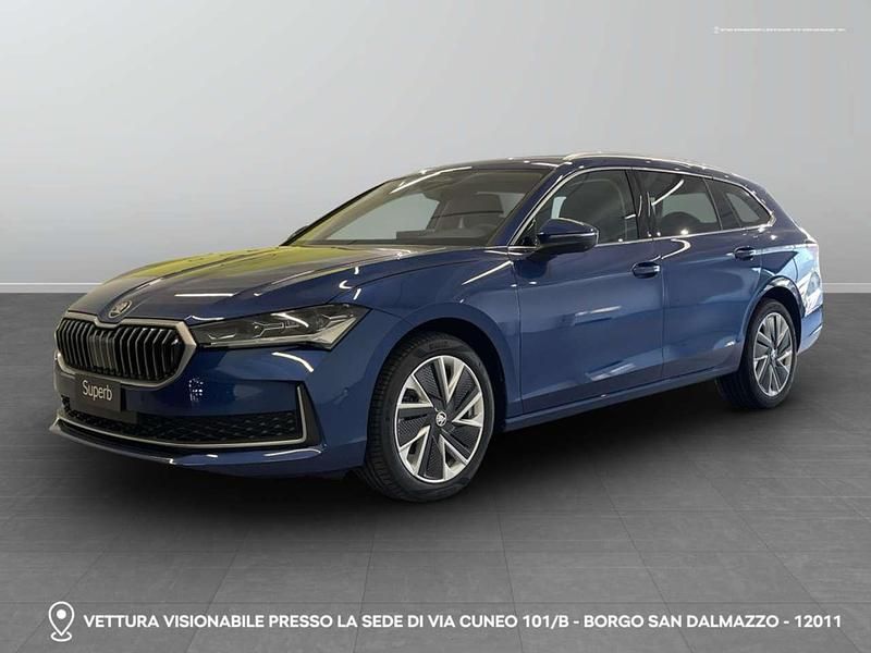 Nuova Skoda Superb Style 150 CV (110 kW) 2025 Blu cobalto metallizzato Station wagon