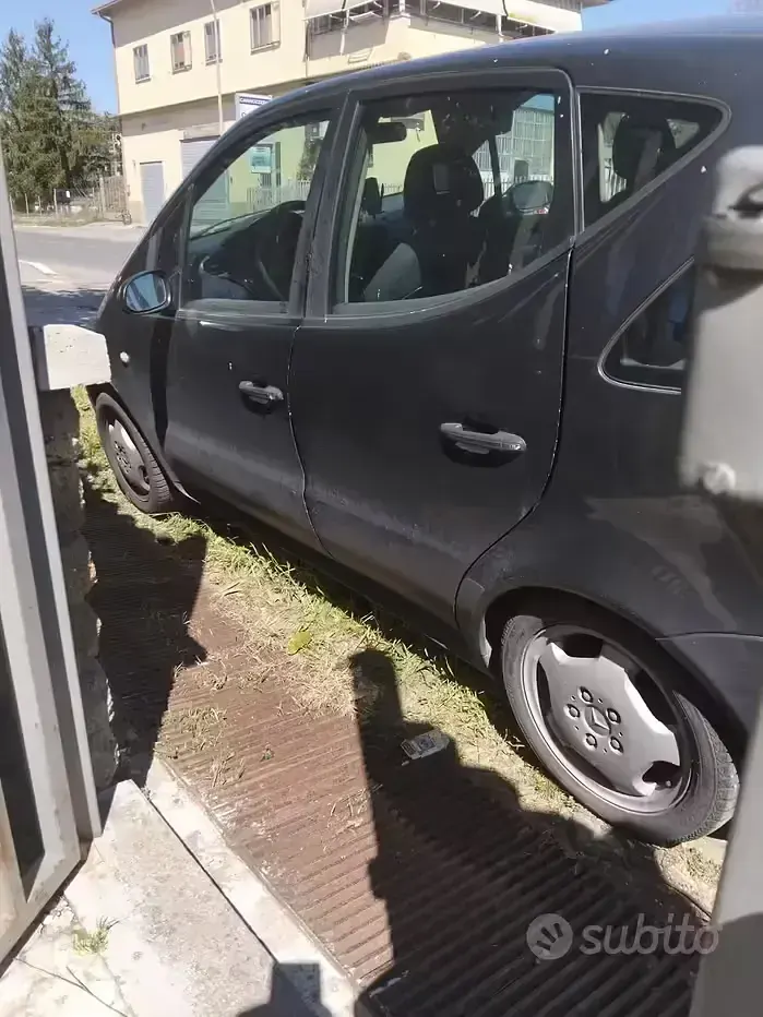 Usata Mercedes A160 102 CV (75 kW) 1999 Grigio Utilitaria