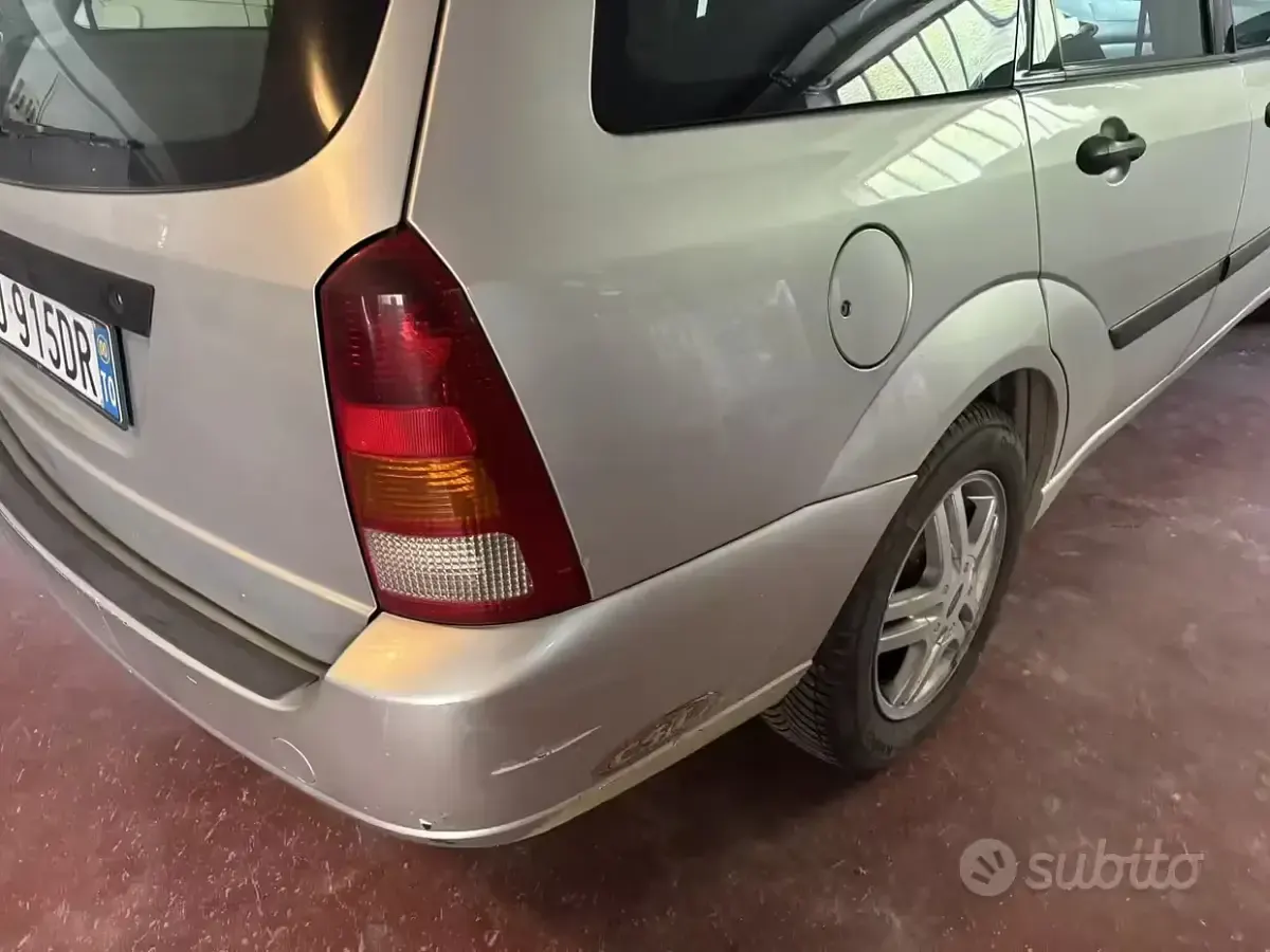 Usata Ford Focus 90 CV (66 kW) 2000 Grigio Station wagon