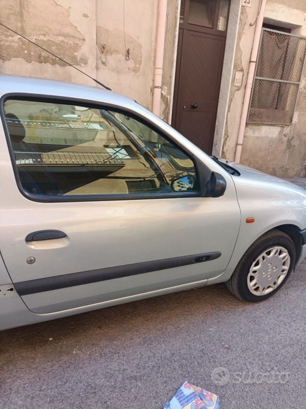 Usata Renault Clio II 58 CV (42 kW) 1999 Grigio Utilitaria