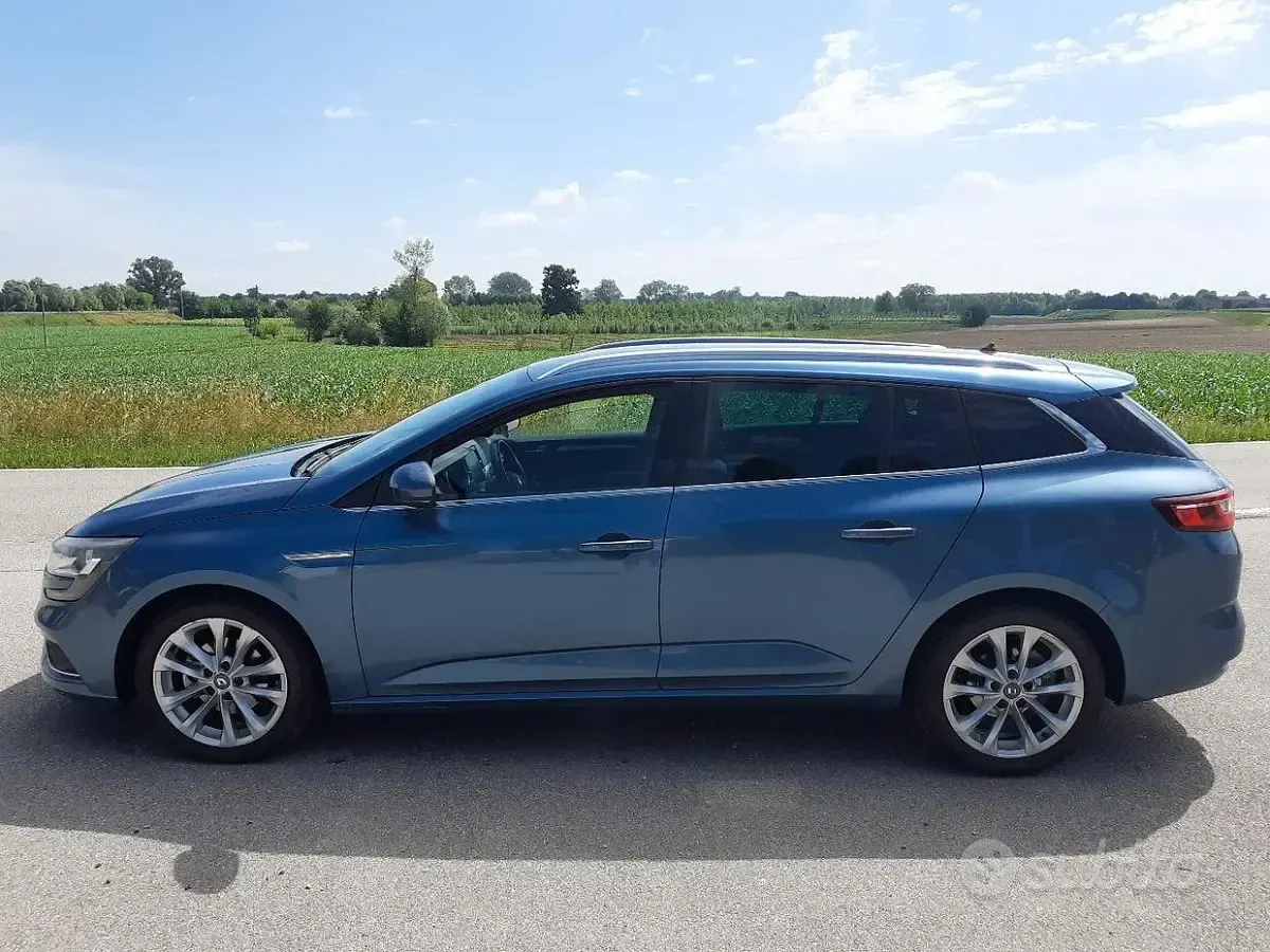Usata Renault Mégane GrandTour Intens 110 CV (80 kW) 2017 Blu Station wagon