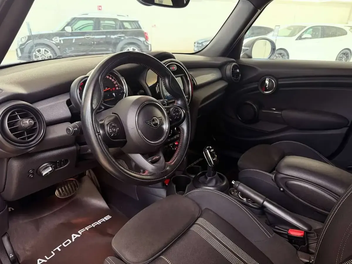 Usata Mini Cooper D Hype 116 CV (85 kW) 2018 Nero Utilitaria