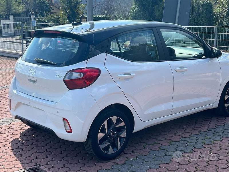 Usata Hyundai i10 67 CV (49 kW) 2024 Bianco Utilitaria