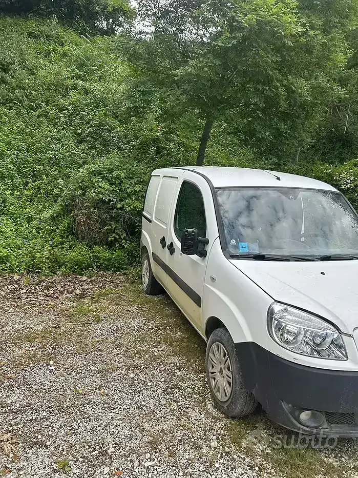 Usata Fiat Doblò 103 CV (75 kW) 2008 Bianco Monovolume