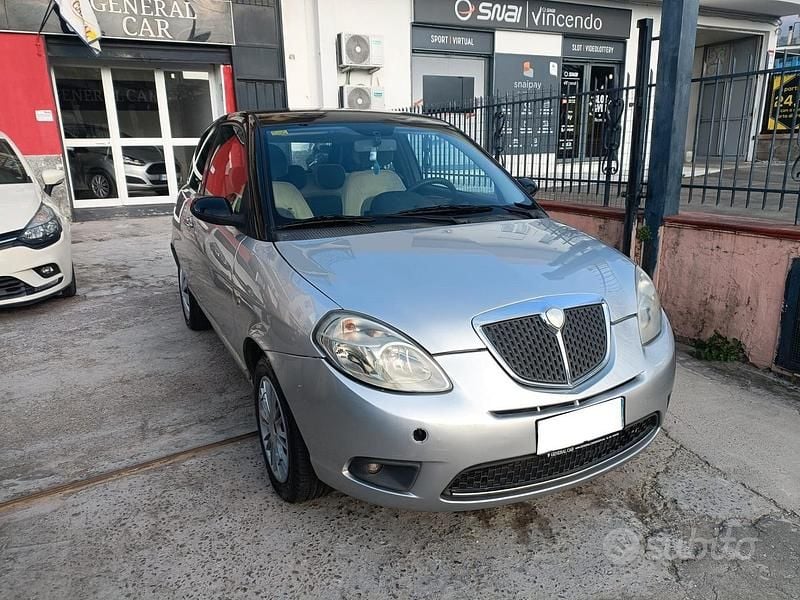 Usata Lancia Ypsilon 90 CV (66 kW) 2008 Grigio Utilitaria