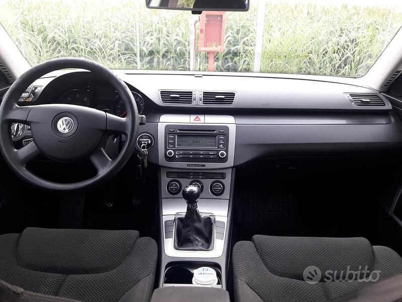 Usata VW Passat 140 CV (102 kW) 2006 Grigio Station wagon