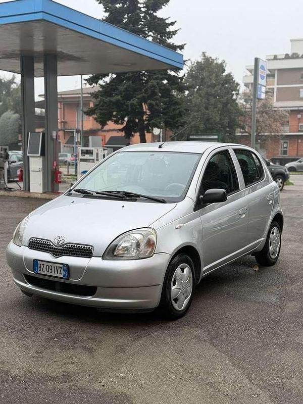 Usata Toyota Yaris Sol 68 CV (50 kW) 2001 Other Berlina